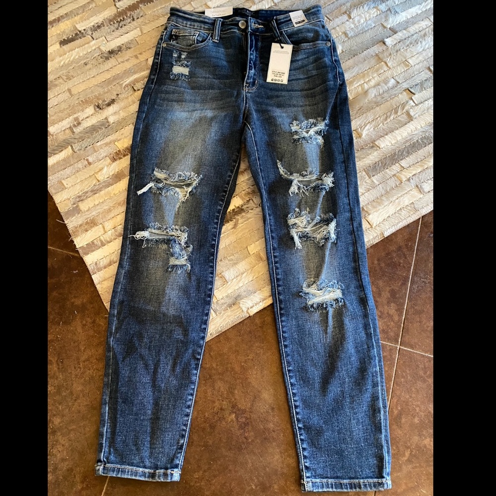 New! Judy Blue Distressed Boyfriend Jeans size 3/26